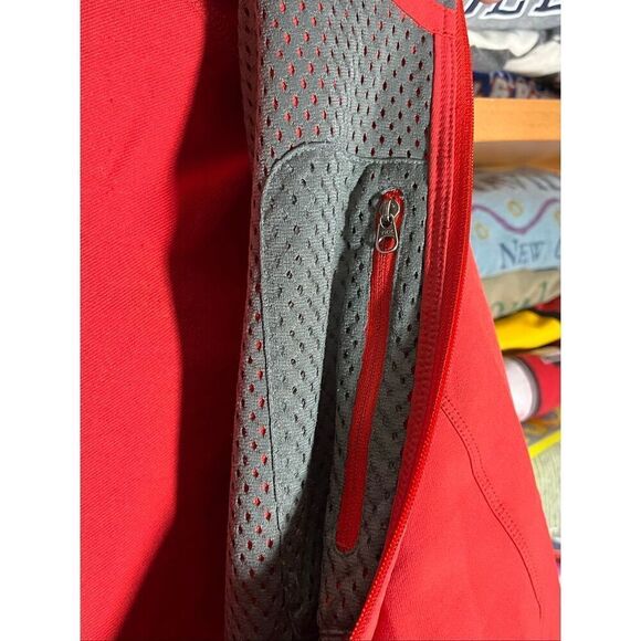 Women’s Patagonia Full Zip Red Performance Jacket - Picture 7 of 8